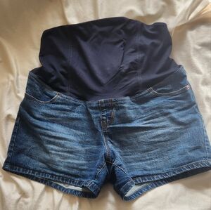Ingrid & Isabel Maternity Shorts